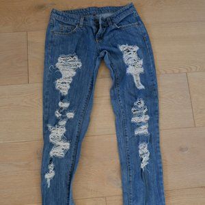 CAMAR Low Waisted Ripped Jeans